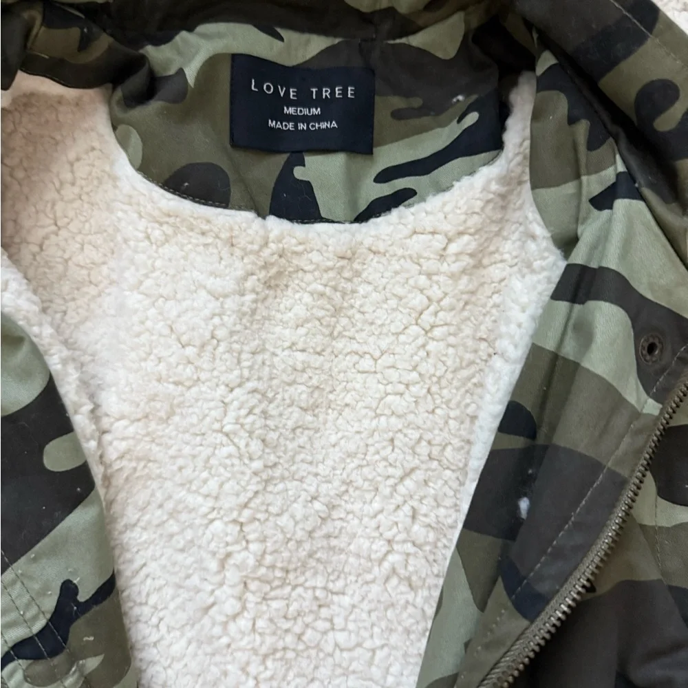 Camouflage Sherpa-Lined Hooded Camo Vest (Olive) size Medium